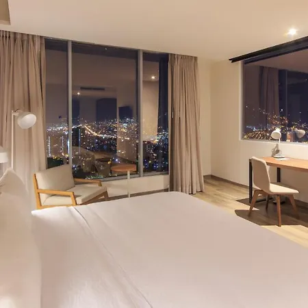 Novotel Medellin El Tesoro Exterior foto A bedroom at the hotel